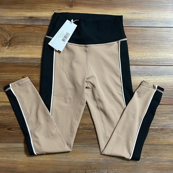 Allfenix Leggings size small - Picture 3 of 6